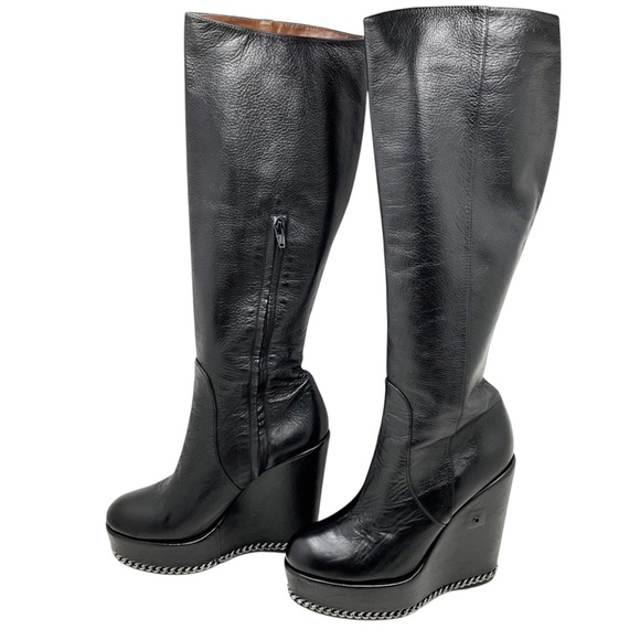{RITCH ERANI NYFC} Black Leather Wedge Boots with Chain Detail - Picture 4 of 16